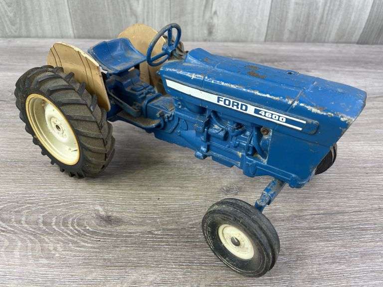 Ford 4600 WF, 1/12, Ertl, 3 PT, Fenders Broken, Missing Smoke Stacks