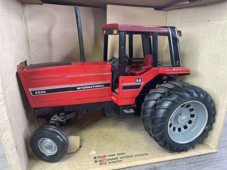 International 5288 WF Duals, 1/16, Ertl, Stock #487