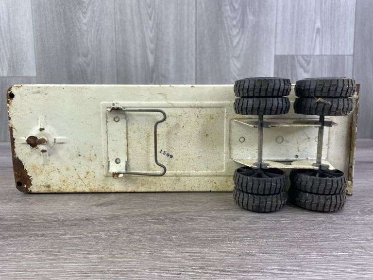 International Quality Farm & Fleet & Spartan Stores Trucks & Trailers, Ertl