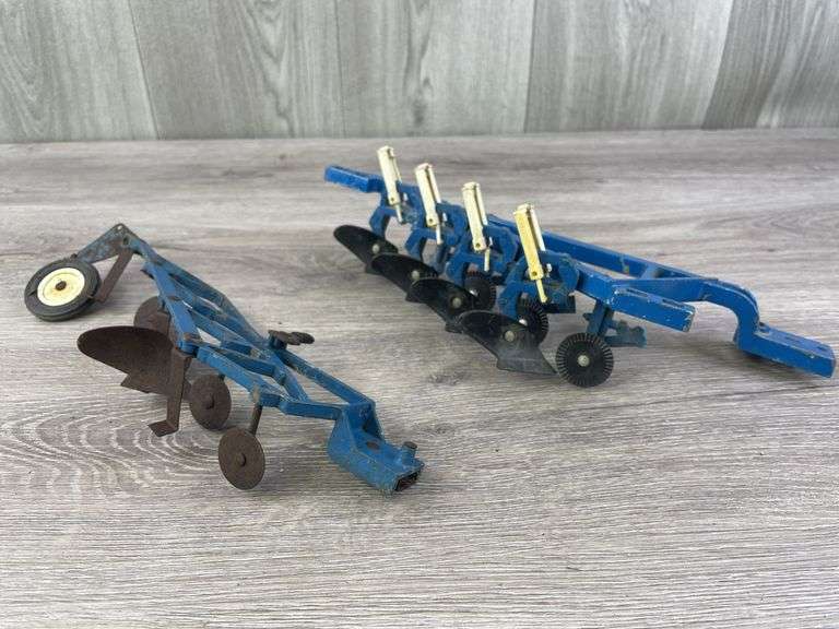 2 Ford 4 Bottom Plows, 1/16, Ertl, Missing & Broken Parts