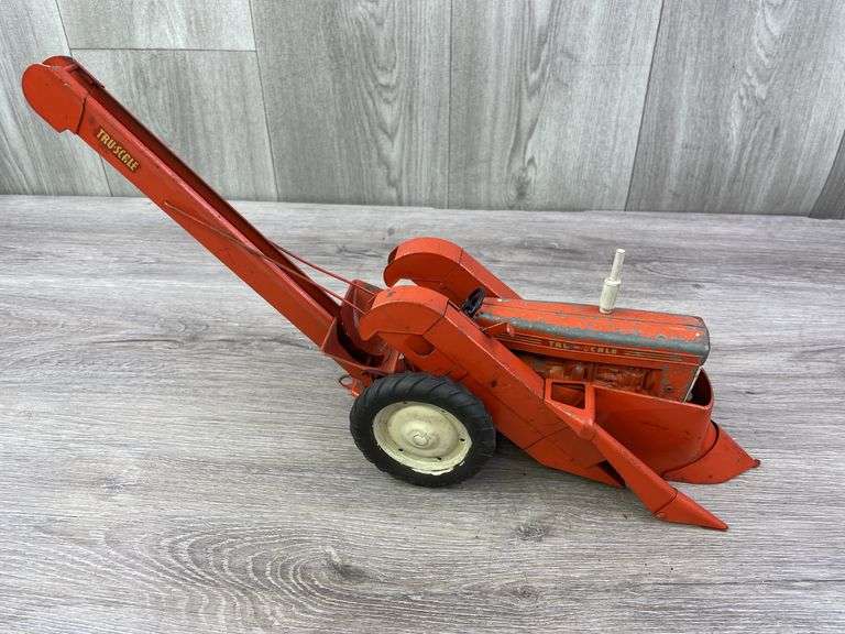 Tru-Scale 401 NF Tractor W/2 Row Corn Picker, 1/16, Carter