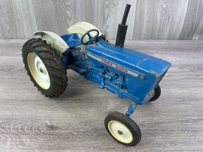 Ford 4000 WF, 1/12, Ertl, 1 Headlight Broken Off