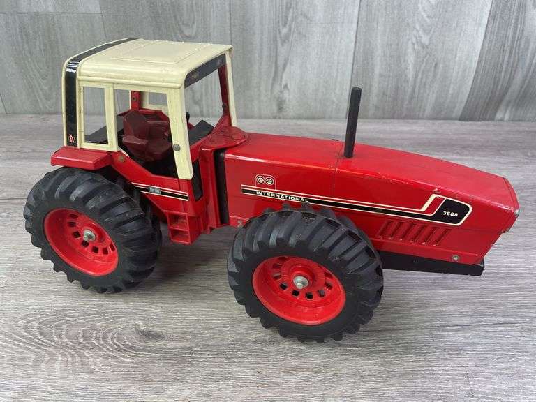 International 3588 2+2, 1/16, Ertl