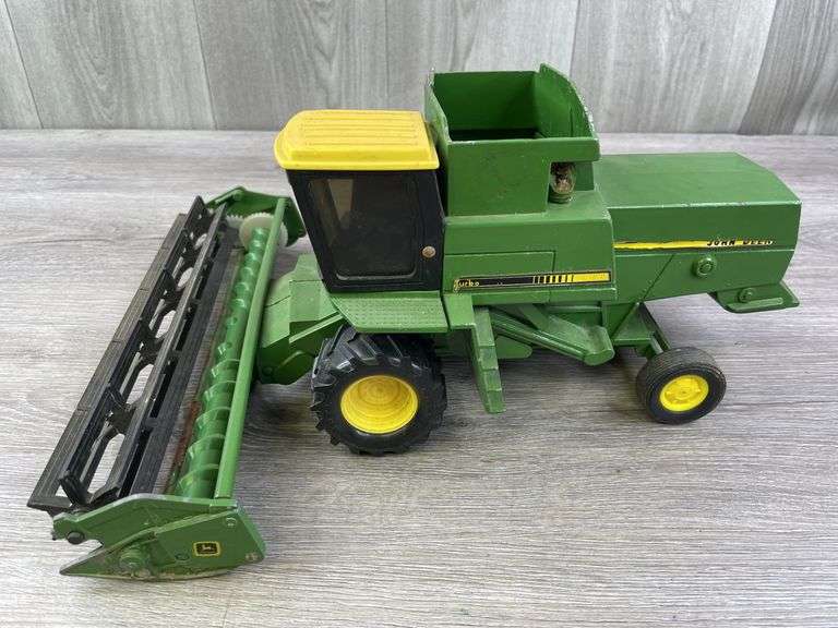 John Deere Titan Turbo Combine W/Grain Head, 1/24, Ertl, Missing Auger