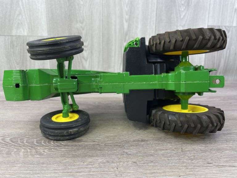 John Deere 8200, 1/16, Ertl, Steps Are Broken