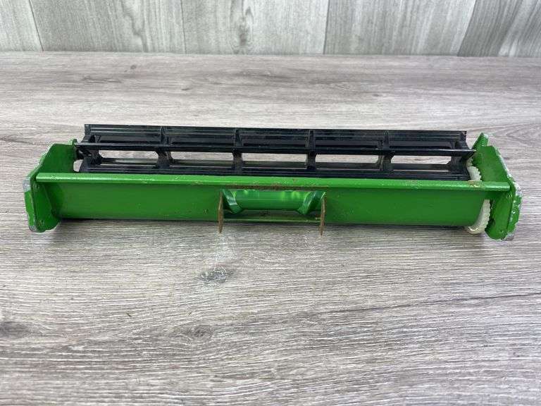 John Deere 9500 Combine W/2 Heads, 1/28, Ertl