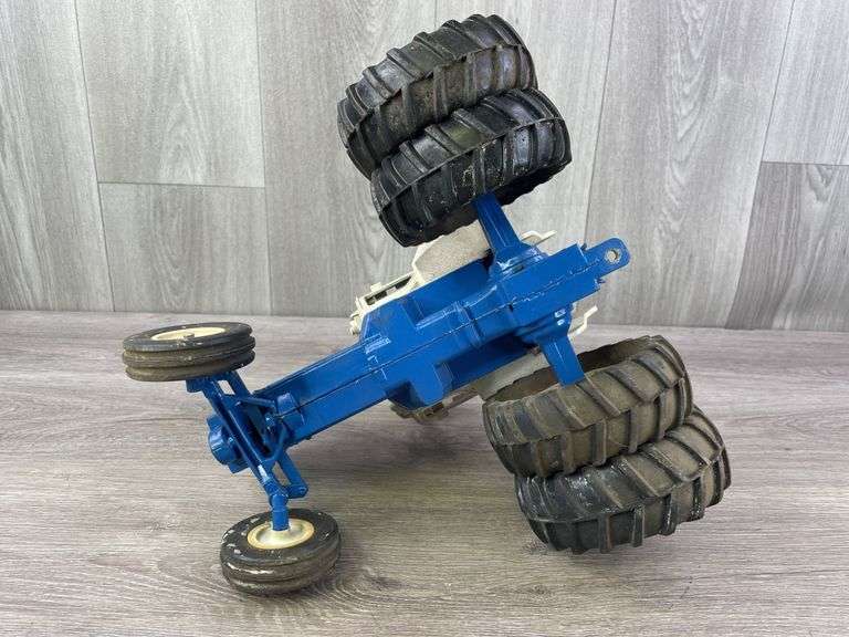 Ford 9600 WF Duals W/Cab, 1/12, Ertl, Missing Muffler