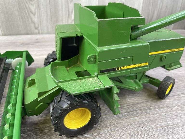 John Deere Titan II Combine W/Grain Head, 1/24, Ertl, Missing Cab