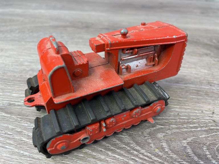 Caterpillar 2 Ton Crawler, 1/16, Ertl; Red Dozer-Missing Blade