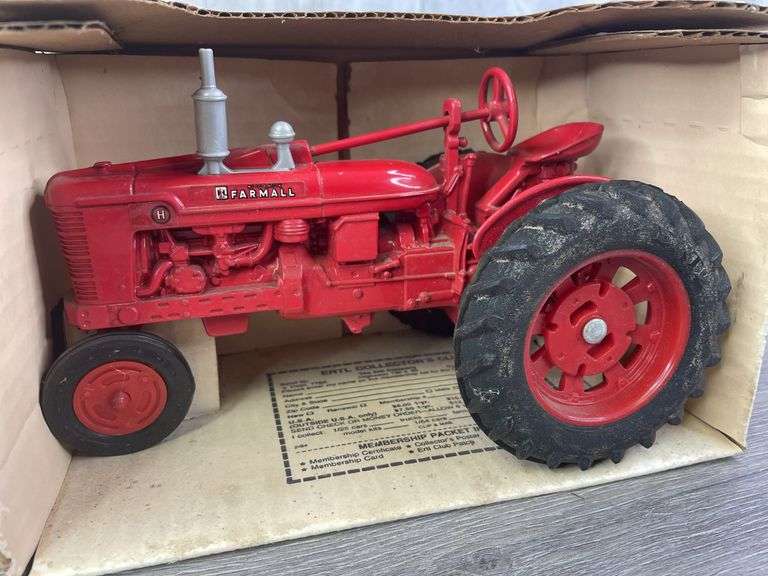IH Farmall H NF, 1/16, Ertl, Stock #414