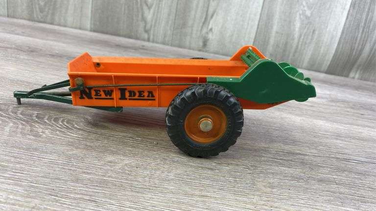 New Idea Spreader-Gear Broken, Topping Models, 1/16