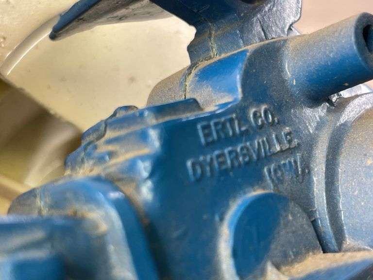 Ford 4000 WF, 1/12, Ertl, 1 Headlight Broken Off