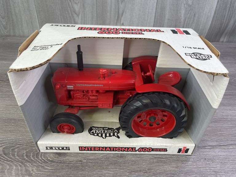 International 600 Diesel WF, 1/16, Ertl, Stock #282