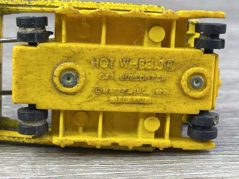 Caterpillar Battery Operated Dozer-Unsure If Operational, International TD-20-Ertl & Cat-Hot Wheels Dozers