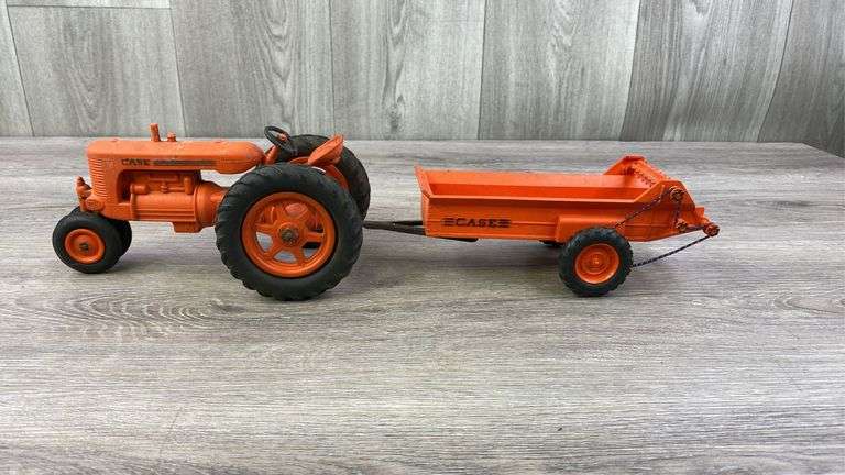 Case NF Tractor & Spreader, 1/16, Plastic