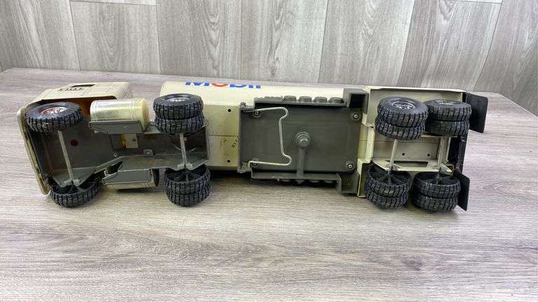 International Mobil Truck & Tanker, Ertl Oil Company, Ertl