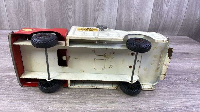 Hi-Way Emergency Wrecker Truck, Unit No. 3400, Nylint Toys