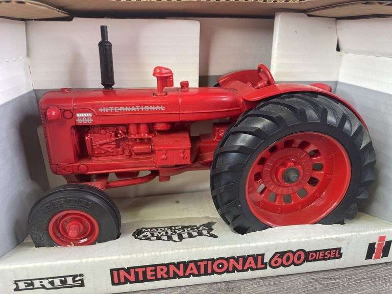 International 600 Diesel WF, 1/16, Ertl, Stock #282