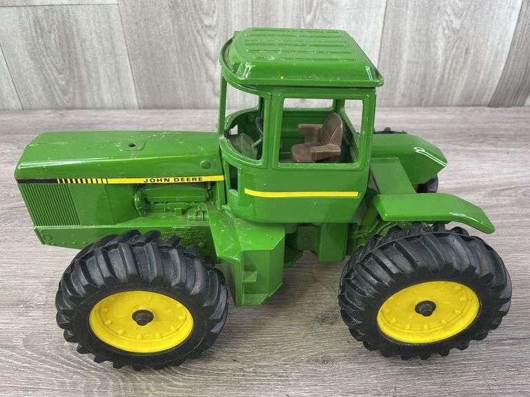 John Deere 4WD, 1/16, Ertl, Missing Muffler