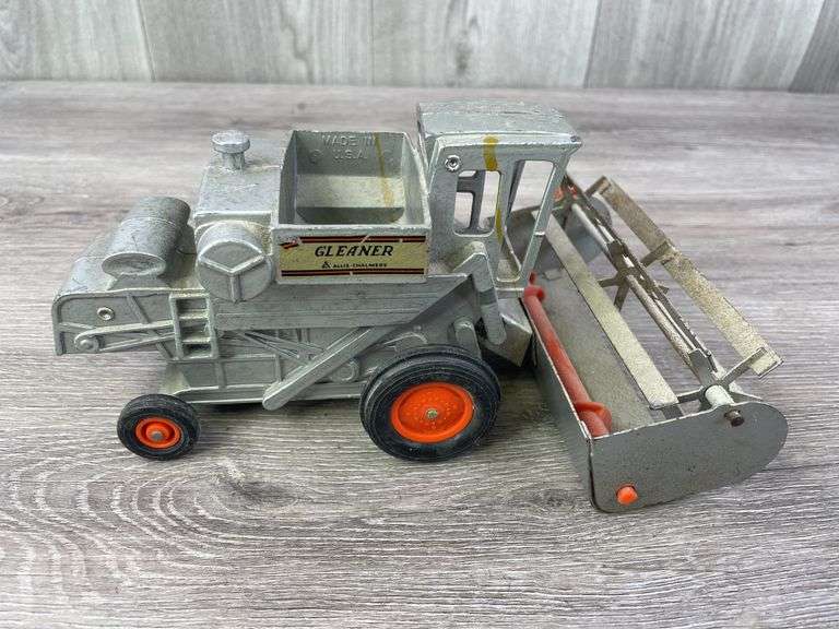 2 Allis-Chalmers G Gleaner Combines, 1/32, Ertl, Missing & Broken Parts