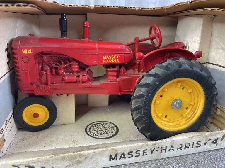 Massey-Harris 44 NF, 1/16, Ertl, Stock #1133