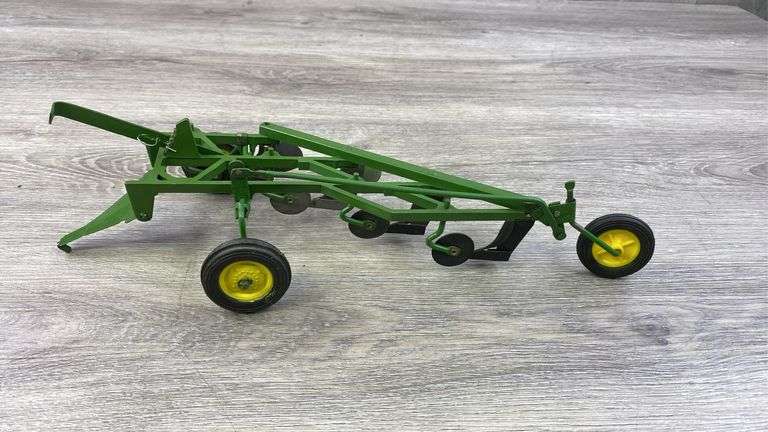 John Deere F660H 4 Bottom Plow, 1/16, Ertl