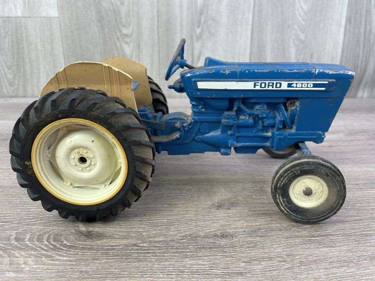 Ford 4600 WF, 1/12, Ertl, 3 PT, Fenders Broken, Missing Smoke Stacks