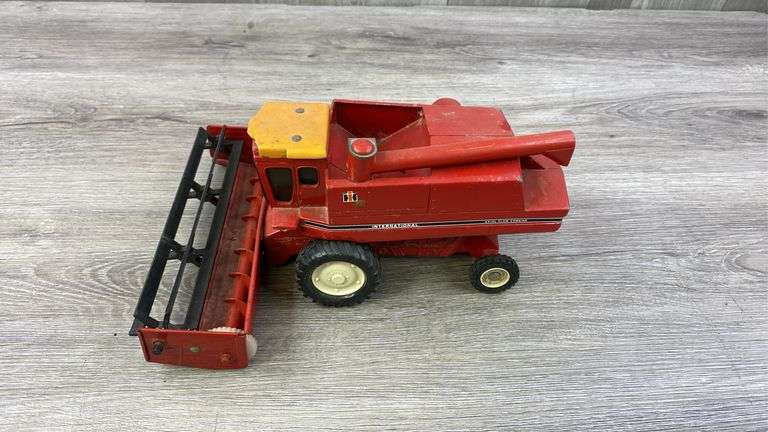International Axial-Flow Combine, 1/32, Ertl