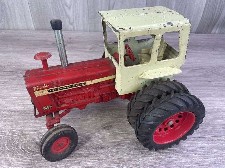 International Farmall 1256 WF Duals, 1/16, Custom