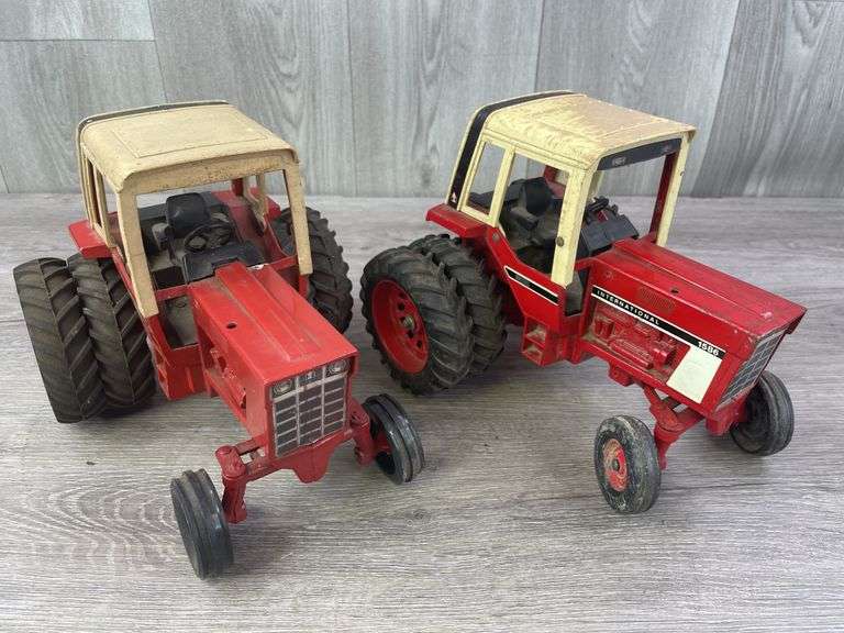 2 International 1586 WF Duals W/Cab, 1/16, Ertl, Missing Mufflers & Decals