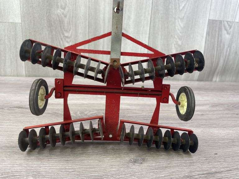 International Disc, 1/16, Ertl, Has Been Repaired