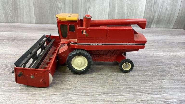 International Axial-Flow Combine, 1/32, Ertl