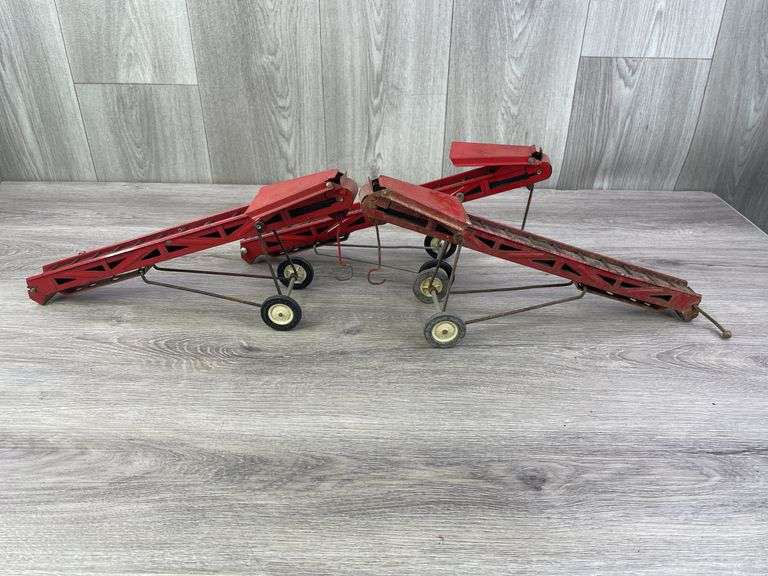 3 International Elevators, 1/16, Ertl