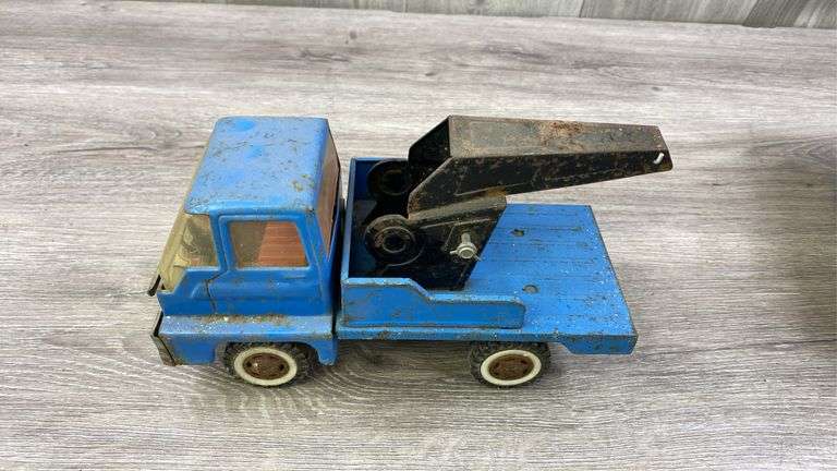 Tiger Wrecker & Dump Trucks, Buddy L Exxon Wrecker & Remco Dump Truck