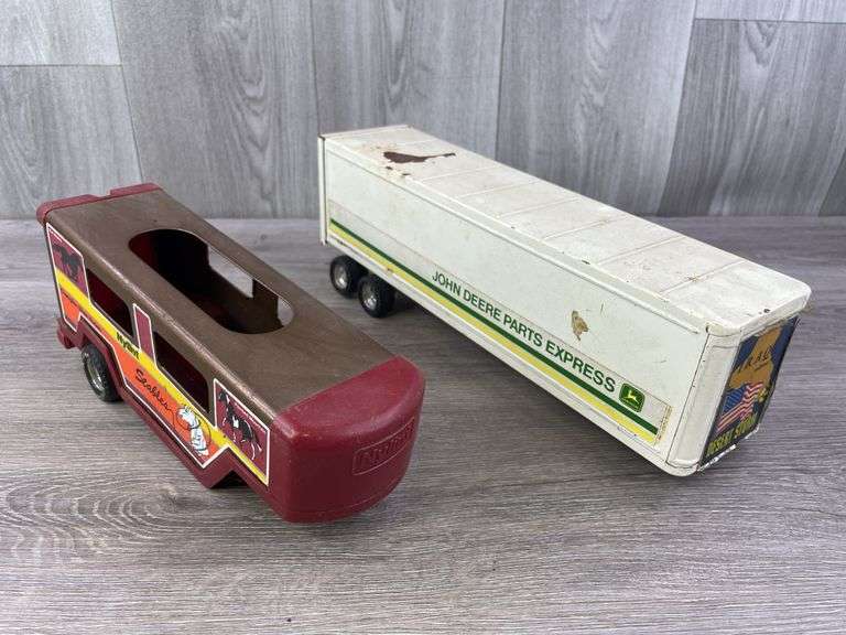 Nylint Stables-Nylint & John Deere-Ertl Trailers
