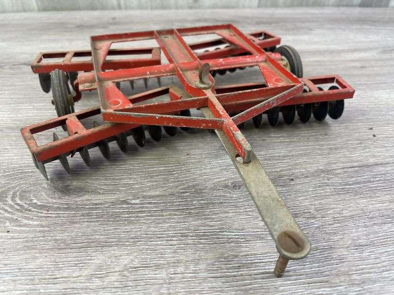 International Disc, 1/16, Ertl, Has Been Repaired