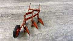 IH McCormick 3 Bottom Plow, 1/16, Carter, Metal Tail Wheel, Fast Hitch