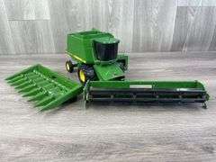 John Deere 9500 Combine W/2 Heads, 1/28, Ertl