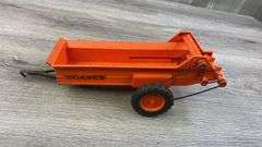Case NF Tractor & Spreader, 1/16, Plastic