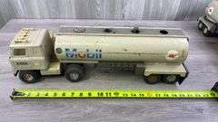 2 International Mobil Trucks & Tankers, Ertl Oil Company, Ertl, Missing Parts