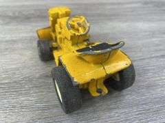 International & Snapper Lawn & Garden Tractors, 1/16, Ertl, Missing Parts