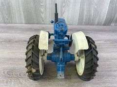 Ford 4000 WF, 1/12, Ertl, 1 Headlight Broken Off