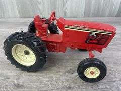 2 International WF Tractors, 1/16, Ertl, Stock #415