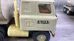 2 International Mobil Trucks & Tankers, Ertl Oil Company, Ertl, Missing Parts
