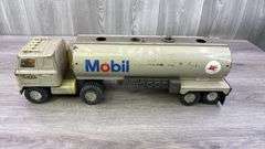 2 International Mobil Trucks & Tankers, Ertl Oil Company, Ertl, Missing Parts