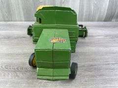 John Deere Titan Turbo Combine W/Grain Head, 1/24, Ertl, Auger Missing