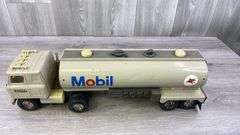 International Mobil Truck & Tanker, Ertl Oil Company, Ertl
