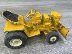 International & Snapper Lawn & Garden Tractors, 1/16, Ertl, Missing Parts