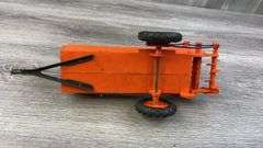 Case NF Tractor & Spreader, 1/16, Plastic