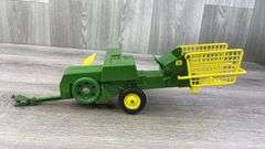 John Deere 336 Hay Baler, 1/16, Ertl, Stock #585